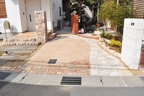 門柱・アプローチ