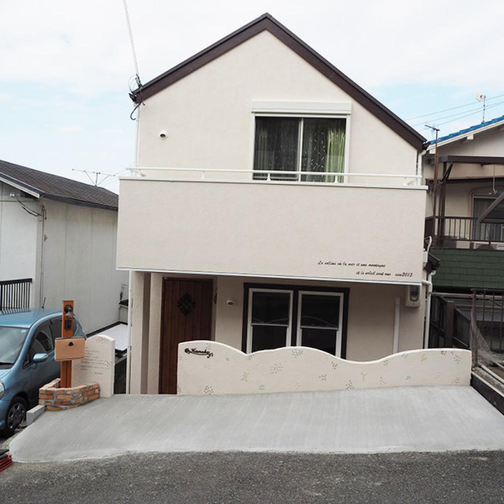 海と山と太陽の見える丘の家